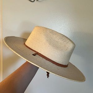 Wide brim hat